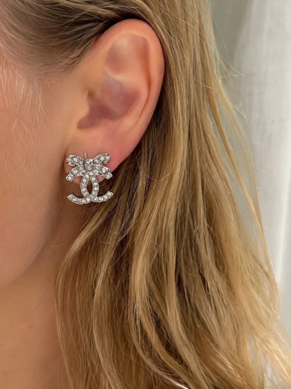 ( SINGLE ONLY ) Chanel 2023 bow rhinestone earring